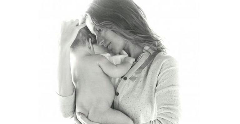 Gisele Bündchen divulga foto com o filho Benjamin