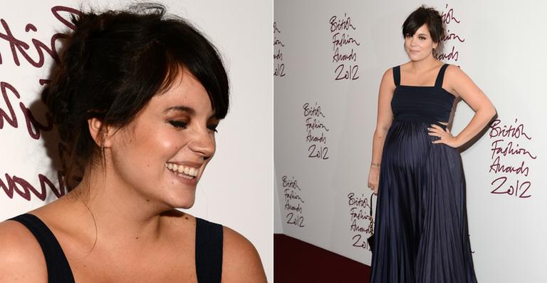 Lily Allen irá ouvir heavy metal na sala de parto