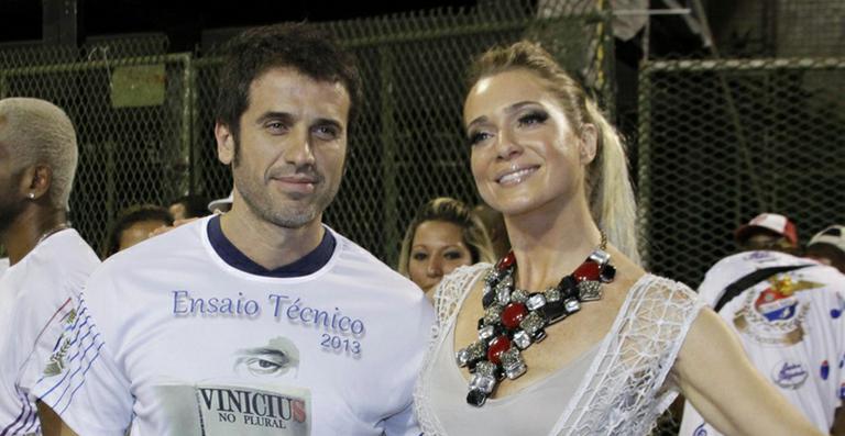 Carnaval 2013: Eriberto Leão e Letícia Spiller curtem ensaio técnico da União da Ilha