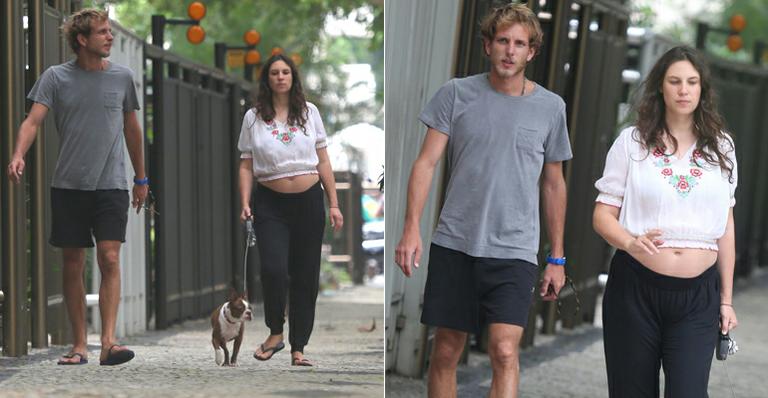 Andrea Casiraghi e Tatiana Santo Domingo e passeiam com cãozinho