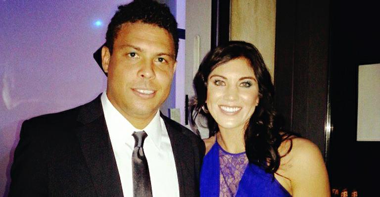 Solteiro, Ronaldo tieta musa do futebol