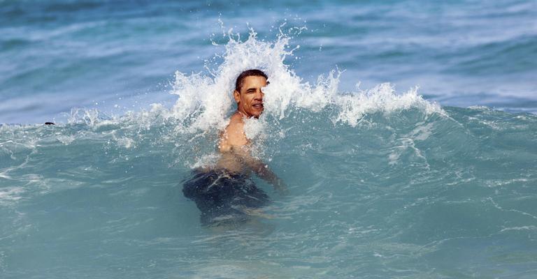 Presidente Barack Obama se diverte no mar do Havaí