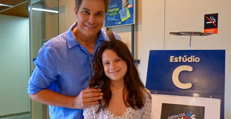 Edson Celulari leva a filha Sophia para conhecer os bastidores de ‘Guerra dos Sexos’