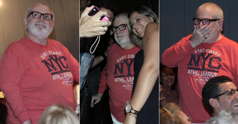 Beijo do Gordo! Jô Soares dá show de simpatia na estreia de sua peça