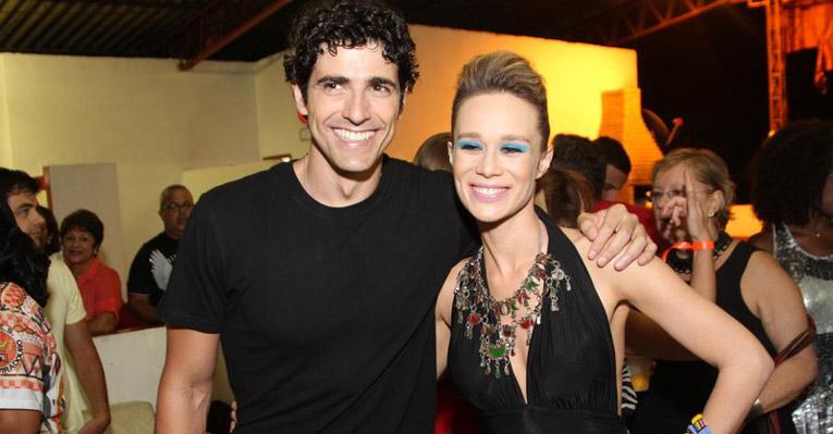 Reynaldo Gianecchini prestigia Mariana Ximenes em evento na Viradouro