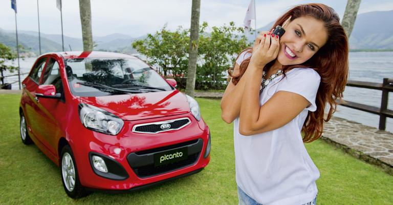 Na Ilha de CARAS, Paloma Bernardi é sorteada com carro 0KM