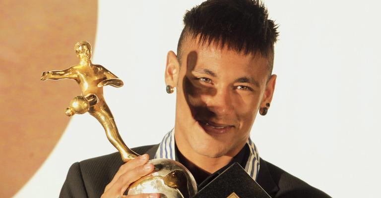 Neymar é homenageado com o troféu Rei da América no Uruguai