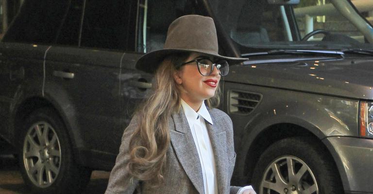Discreta, Lady Gaga evita falar de desentendimento com Sharon Osbourne