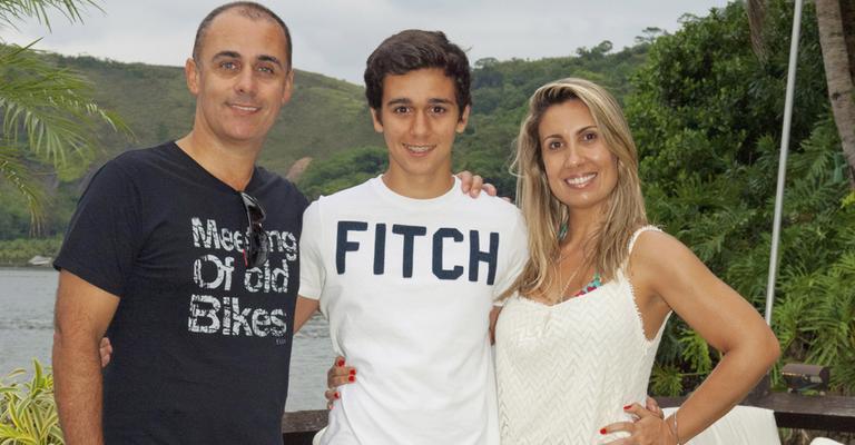 Flávia Coelho aproveita momento em família em Angra dos Reis