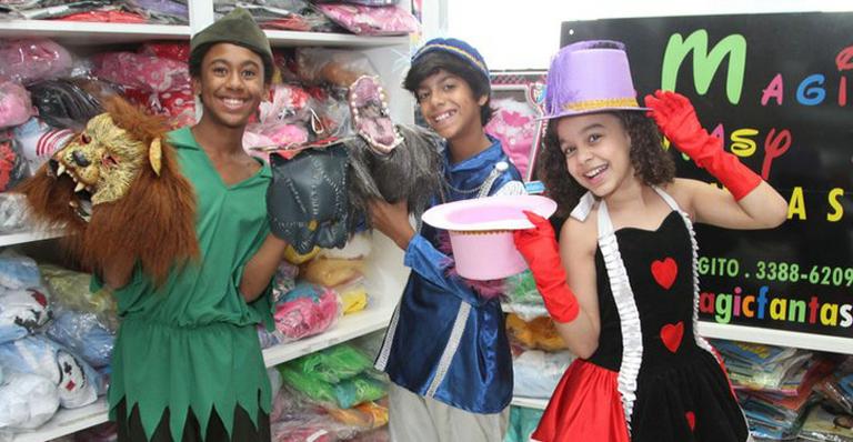 Atores mirins escolhem fantasia para comemorar capítulo 100 de ‘Lado a Lado’