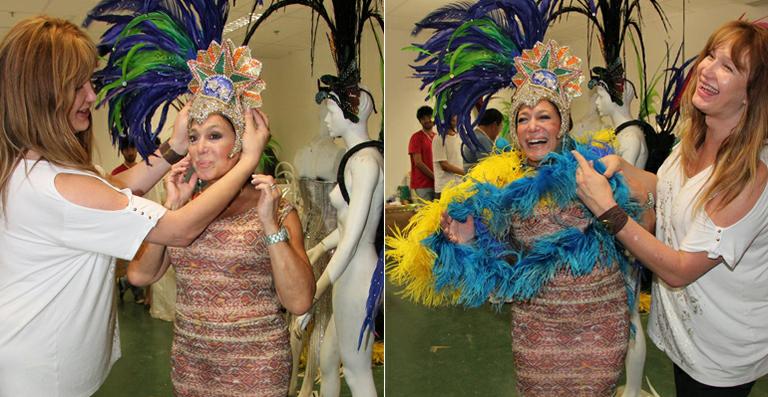 Susana Vieira prova fantasias para o carnaval da Grande Rio