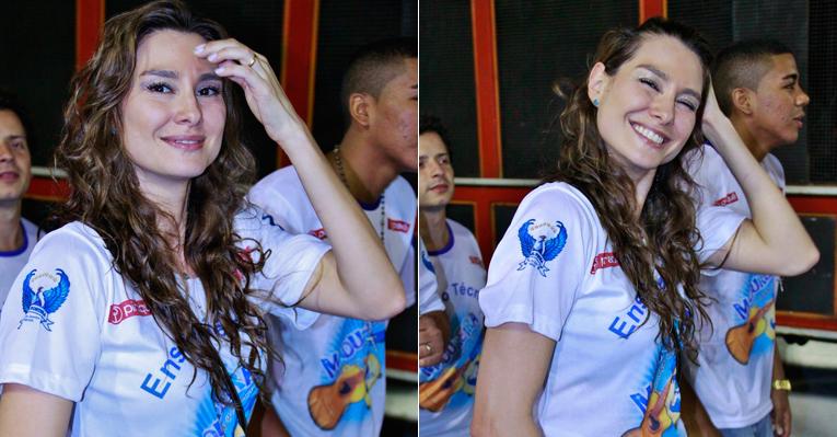 Lavínia Vlasak esbanja charme durante ensaio da Portela