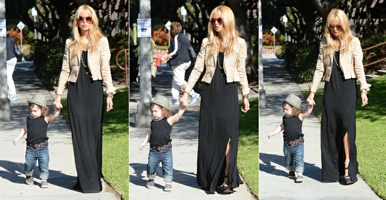 Rachel Zoe e seu pequeno Skyler mostram estilo em Los Angeles