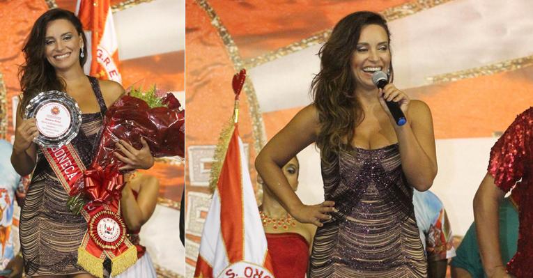 Suzana Pires recebe o título de “Rainha da Boneca” pela Viradouro