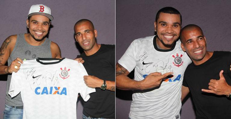 Naldo ganha camisa autografada de Emerson Sheik