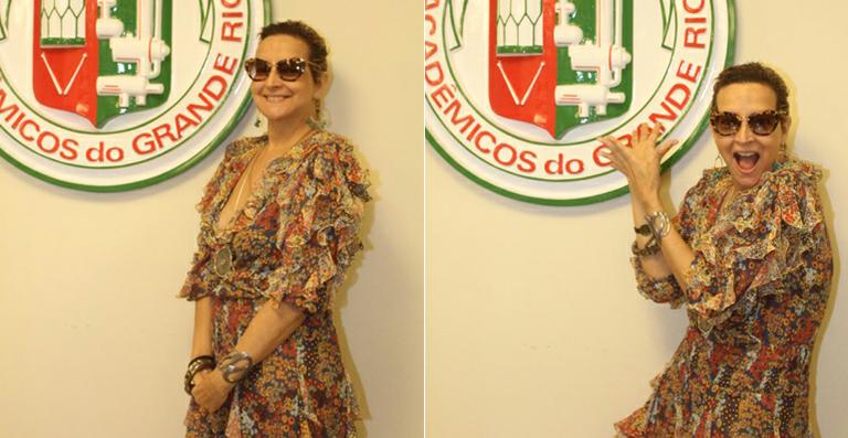 Pronta para sambar! Betty Lago visita o barracão da Grande Rio