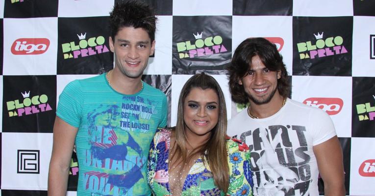 Preta Gil recebe Munhoz & Mariano em ensaio da Grande Rio