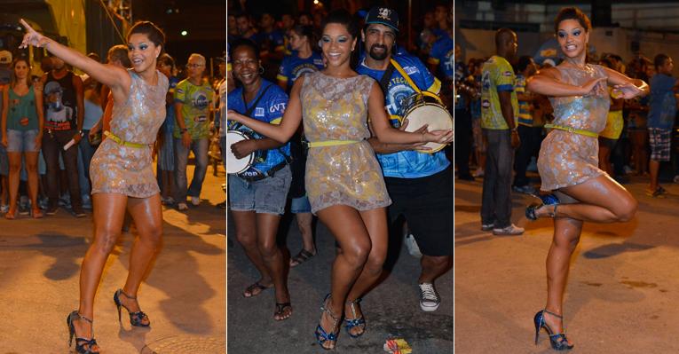 Comportada, Juliana Alves ‘sua a camisa’ no ensaio da Unidos da Tijuca