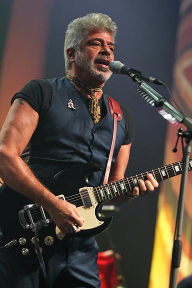 Após morte da ex-mulher, Lulu Santos publica letra de música