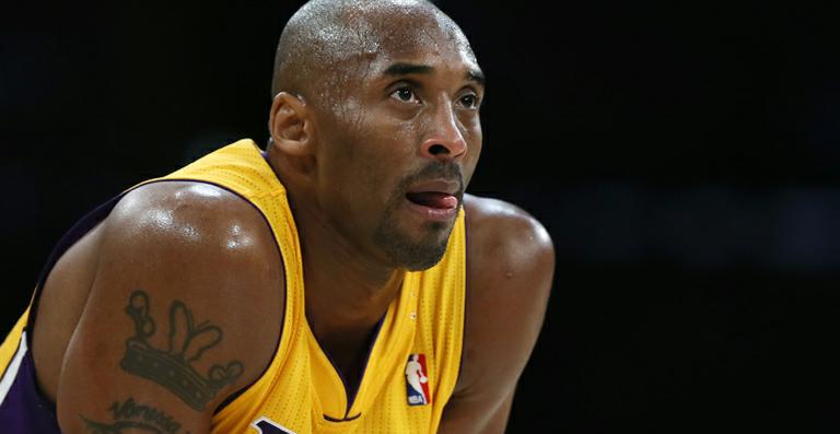 Kobe Bryant, astro do basquete norte-americano, lamenta tragédia em Santa Maria