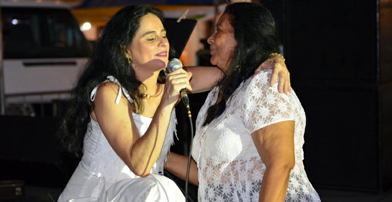 Neta de Vinícius de Moraes faz show em memória de seu avô na Bahia