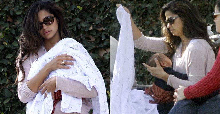 Camila Alves mostra o pequeno Livingston pela primeira vez