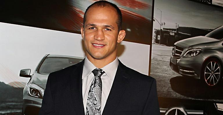 Lutador do UFC Junior Cigano quer recuperar a ex-mulher e o título mundial até o fim de 2013