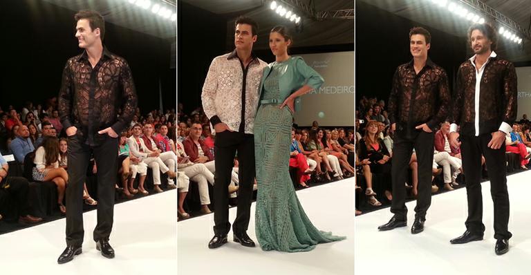 Carlos Casagrande e Rico Mansur desfilam com camisas de renda em Punta del Este