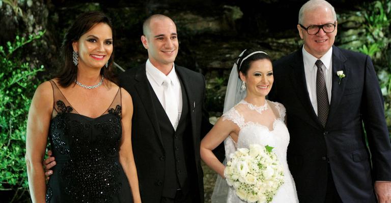 Emoção da madrinha Luiza Brunet em casamento em Brasília