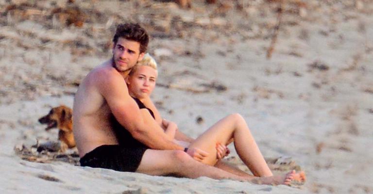 Relax de Miley Cyrus e Liam Hemsworth em Costa Rica