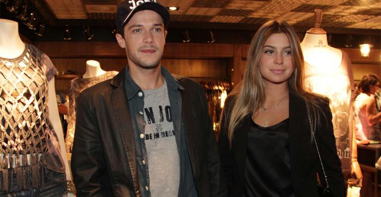 Jayme Matarazzo aparece em evento com namorada