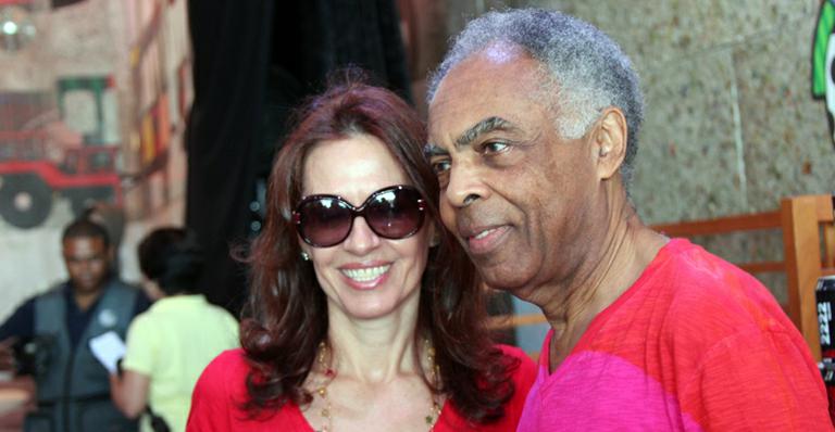 Gilberto Gil e a mulher Flora inauguram camarote em Salvador