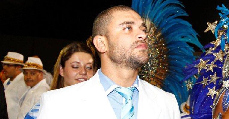 Diogo Nogueira acompanha desfile da Águia de Ouro que homenageou seu pai, João Nogueira
