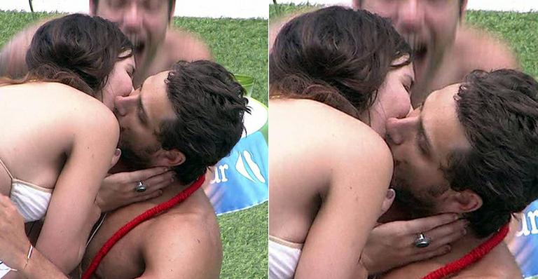 Eliéser beija Kamilla durante churrasco no BBB 13; Marcello censura atitude da sister