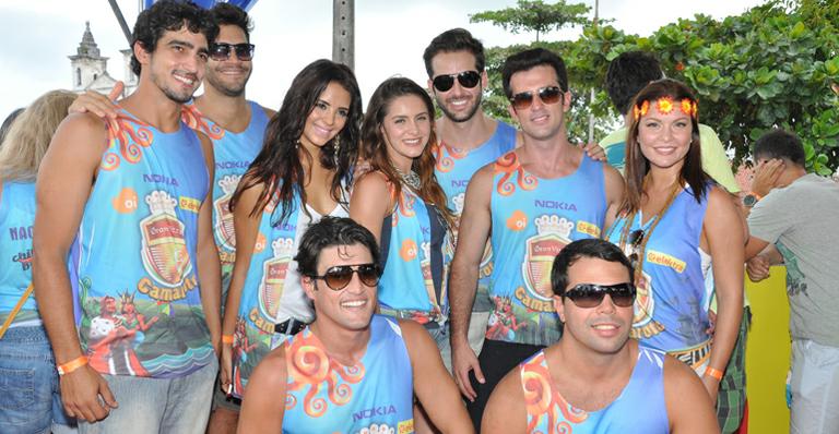 Bárbara Borges e outros famosos se encantam com o Galo da Madrugada