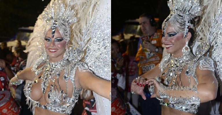 Viviane Araújo brilha em desfile que homenageou a Revista CARAS