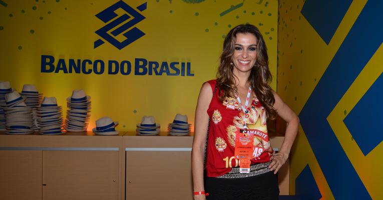 Fashion, Mônica Martelli cai no samba no Camarote CARAS