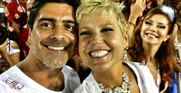 Junno Andrade posta foto ao lado de Xuxa e se declara para a amada na internet