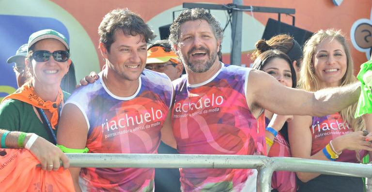 Marcelo Serrado curte trio do Chiclete com Banana em Salvador