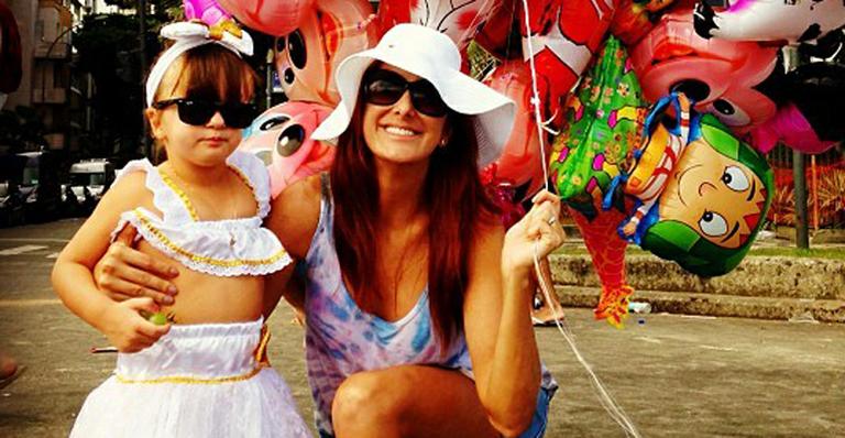 Ticiane Pinheiro veste Rafa de baiana e se derrete: ‘A baianinha mais linda de Ipanema’