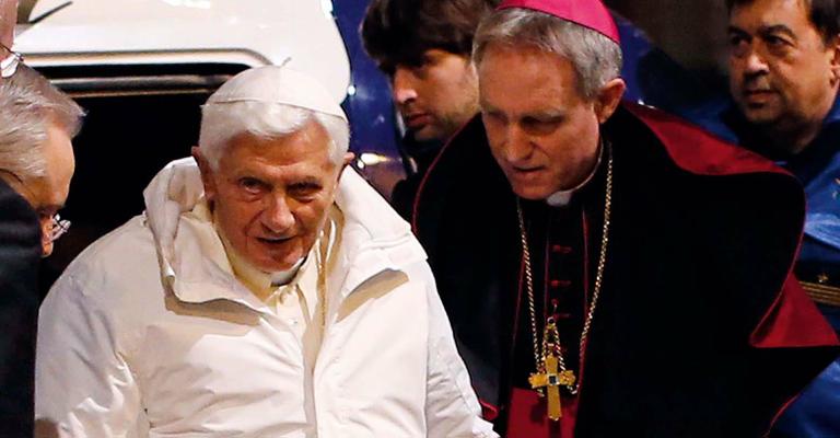 Bento XVI renuncia ao pontificado