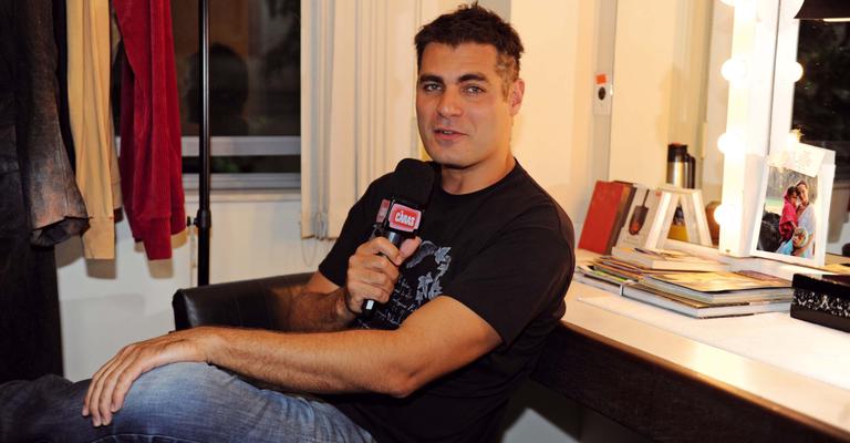 Thiago Lacerda encerra temporada de ‘Hamlet’ em São Paulo