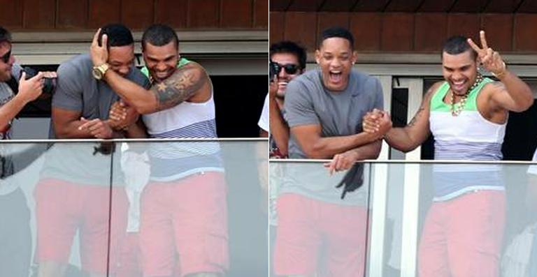 Assista: Multidão vai à loucura com encontro de Naldo e Will Smith