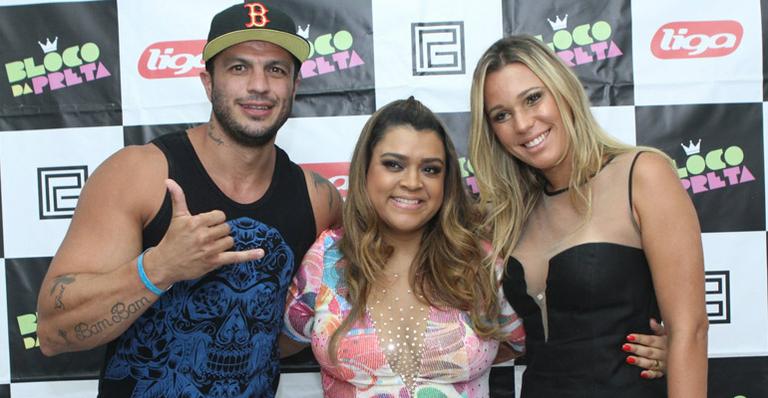 Kleber Bambam e Marien dançam na ressaca do Bloco da Preta no Rio