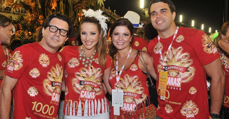 Casais curtem a folia no Camarote CARAS