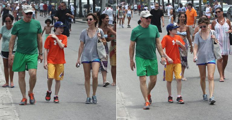 Harrison Ford, amada e filho continuam curtindo terras cariocas