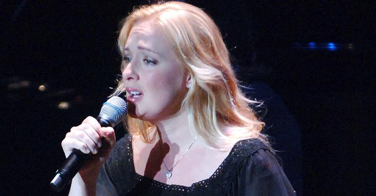 Mindy McCready é encontrada morta; colegas da música se despedem