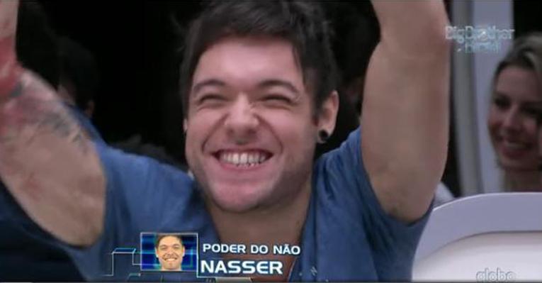 Nasser recebe o ‘Poder do Não’ das mãos de Andressa