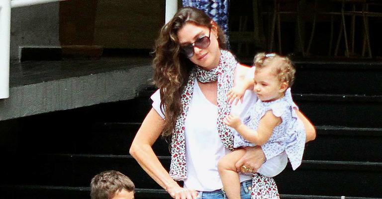 Estilosa, Lavínia Vlasak tem dia de compras com os filhos