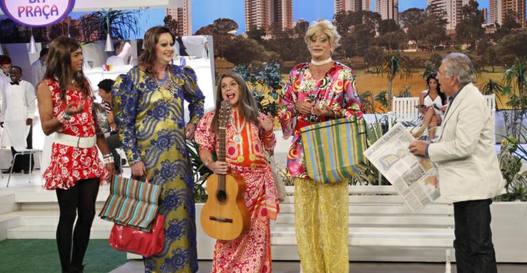 Carlos Alberto de Nóbrega faz sátira da ex-mulher com ‘Mulheres Pobres’ na Praça